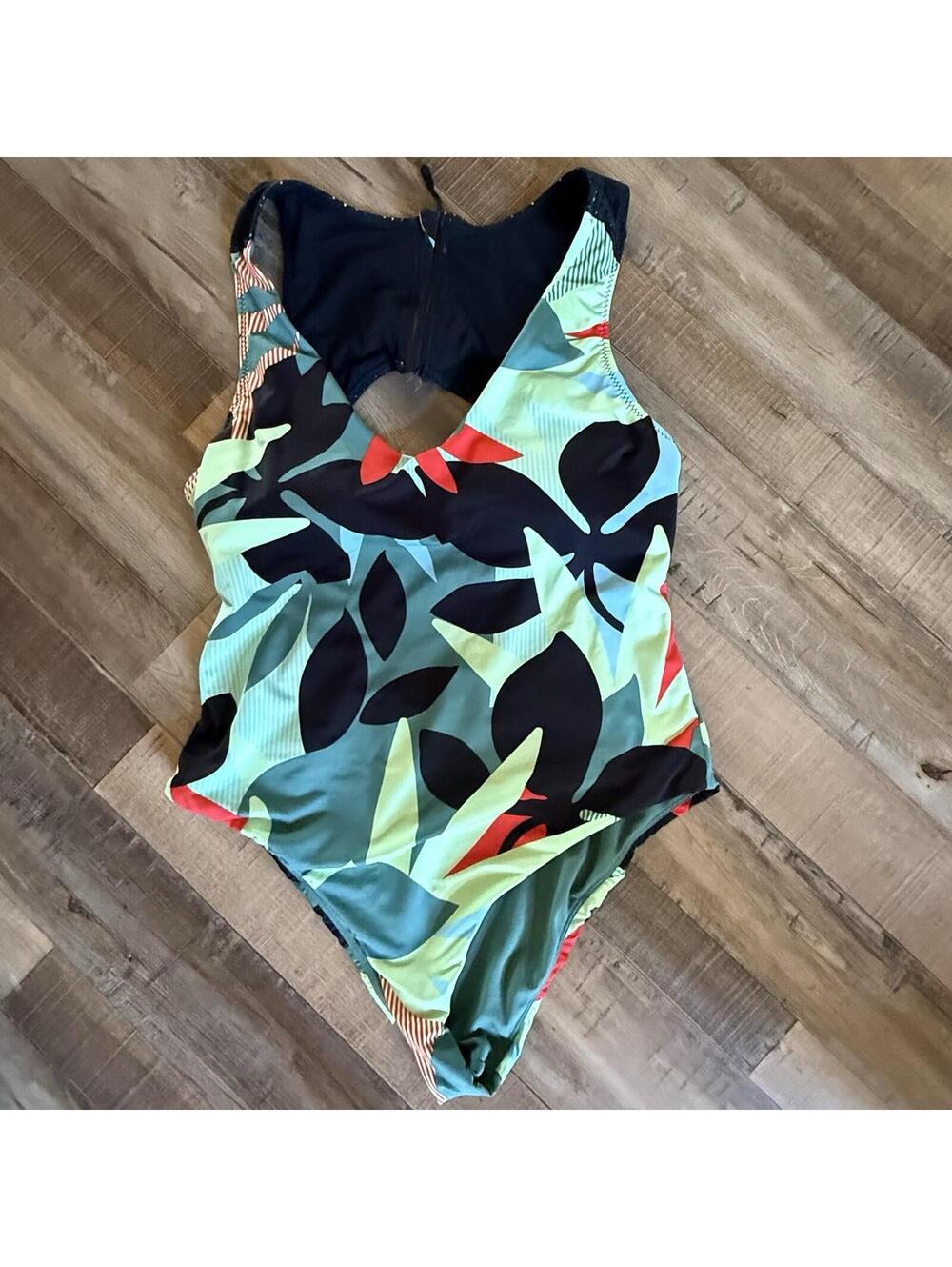 NIKE Women's One Piece Jungle Floral Printed Swimsuit  Size XL